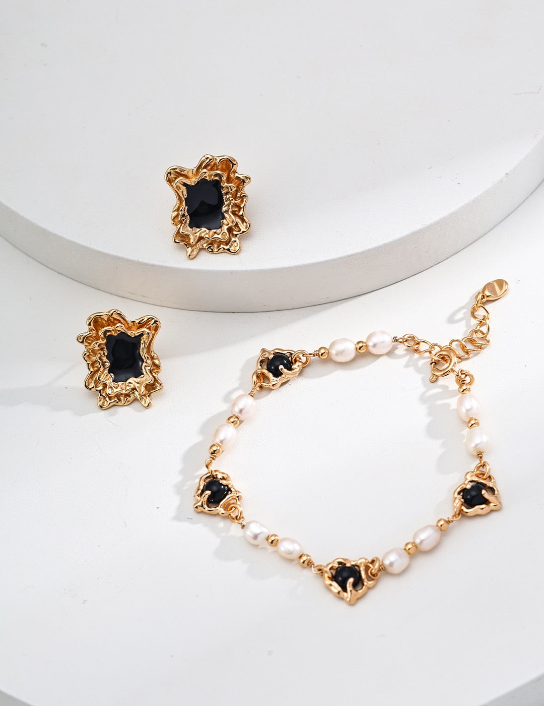 Natural Pearls & Black Onyx Bracelet