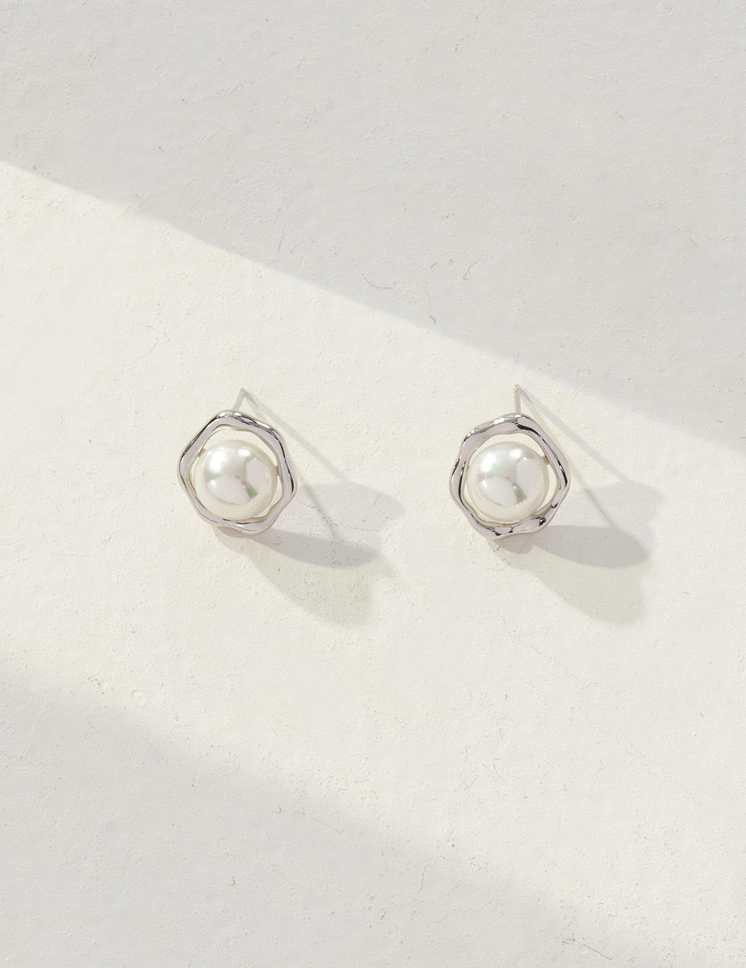 Freshwater Pearl Earrings - Vintage Gold / Silver
