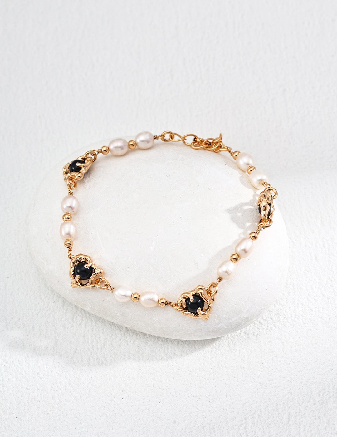 Natural Pearls & Black Onyx Bracelet