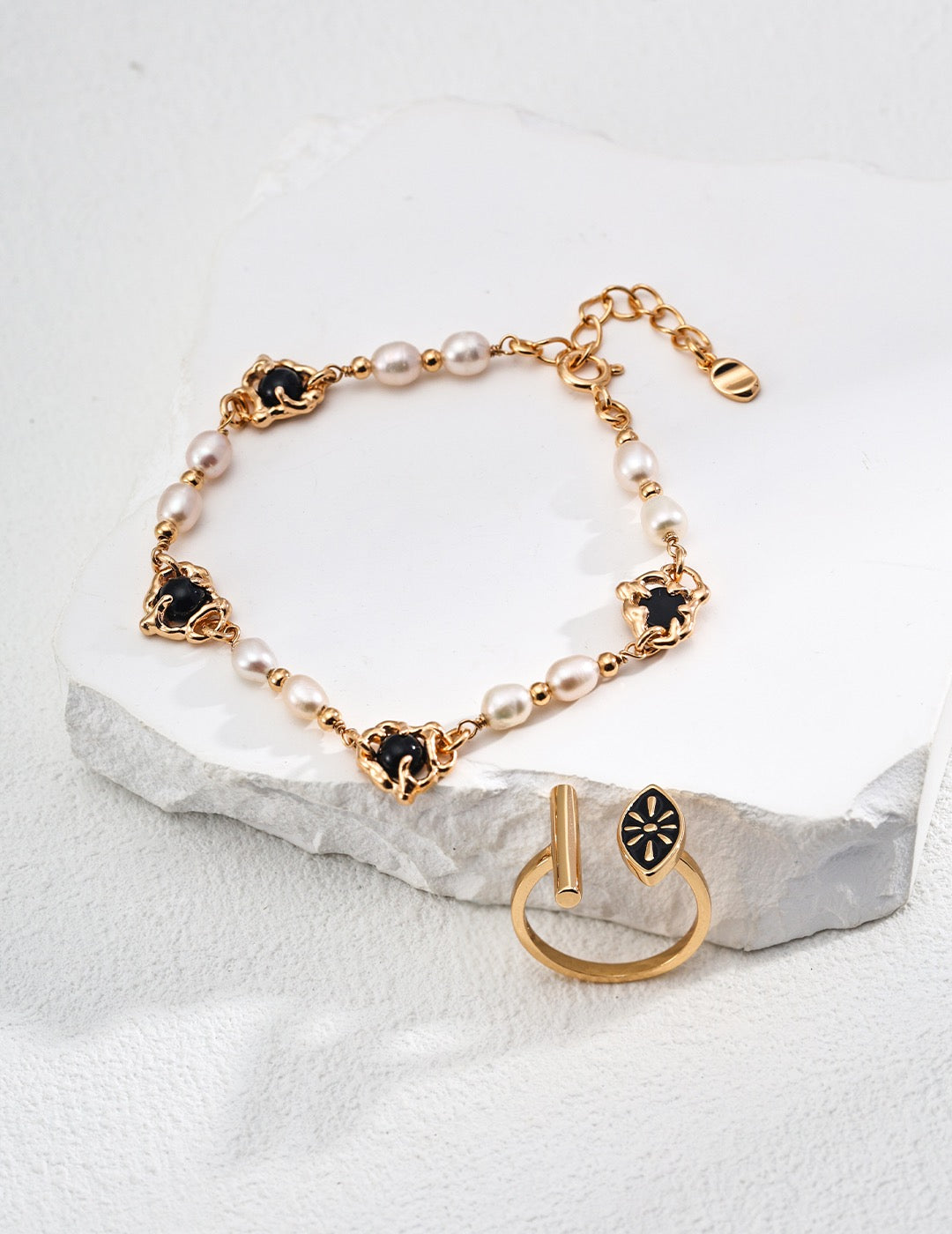 Natural Pearls & Black Onyx Bracelet